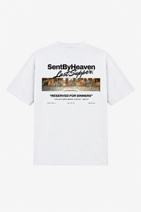 Last Supper Tee in Weiß – Rückenprint mit Da Vincis Abendmahl und „Reserved for sinners“